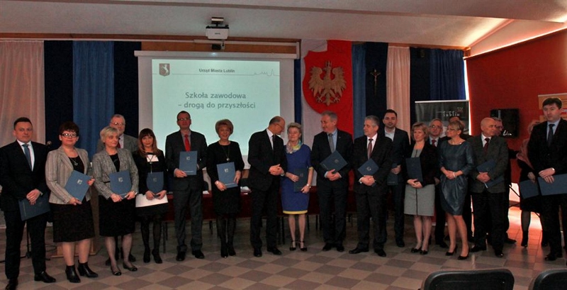 szkoly002 Large 800x409